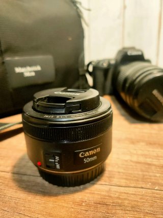 Cámara Canon EOS 250D + Accesorios