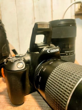 Cámara Canon EOS 250D + Accesorios