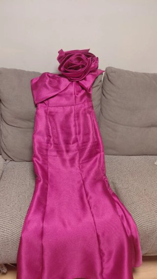 Vestido fiesta rosa con flor