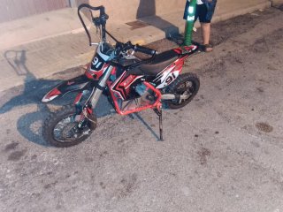 Minimoto Eléctrica Infantil Roja y Negra