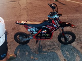 Minimoto Eléctrica Infantil Roja y Negra