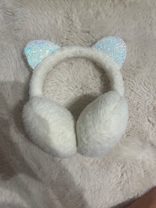 Orejeras blancas con orejas de gato brillantes