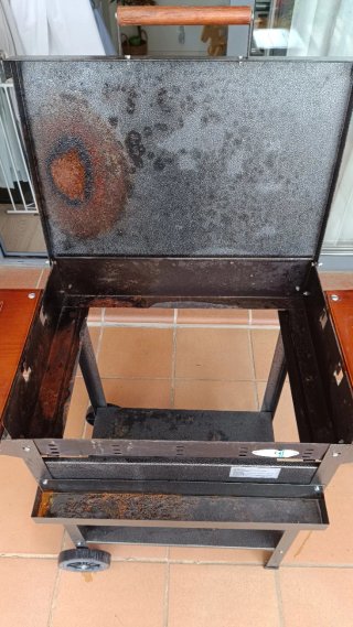 BARBACOA DE LEÑA Y CARBÓN – ¡GRAN OPORTUNIDAD!