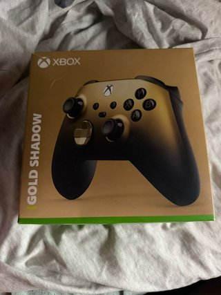 Mando Xbox series Dorado y Negro precio negociable
