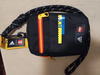 Cartera Adidas x Lego Negra