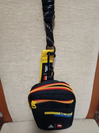 Cartera Adidas x Lego Negra