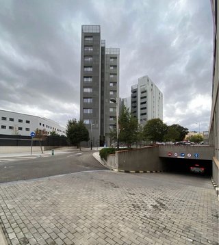 Plaza de garaje amplia para coche grande – Coslada