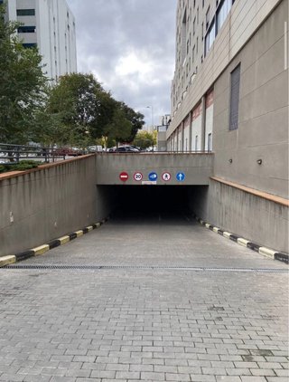 Plaza de garaje amplia para coche grande – Coslada