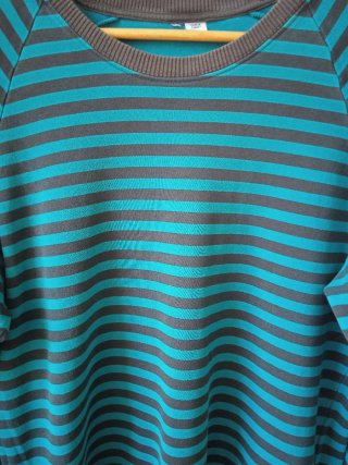 Camiseta de manga larga a rayas , H&M.