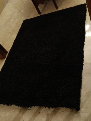 Alfombra negra pelo largo suave