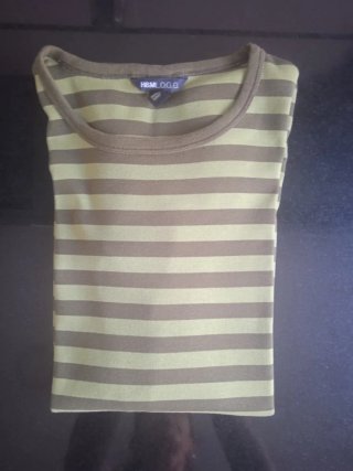 Camiseta H&M rayas verde y marrón