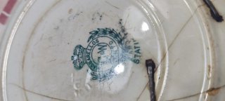 Prato de porcelana com padrão floral