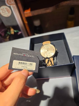 Reloj Tommy Hilfiger Mujer Oro Floral original.