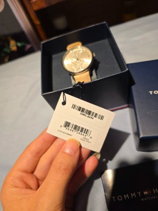 Reloj Tommy Hilfiger Mujer Oro Floral original.