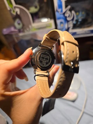 Reloj Tommy Hilfiger Mujer Oro Floral original.