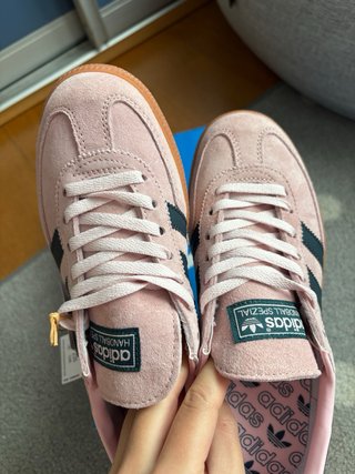Zapatillas rosas y azul marino