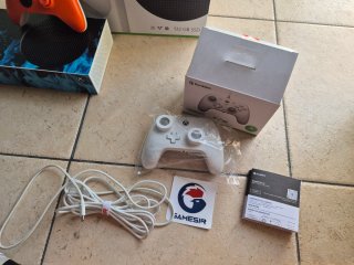 Xbox Series S 512GB + Controller + GameSir G7 SE