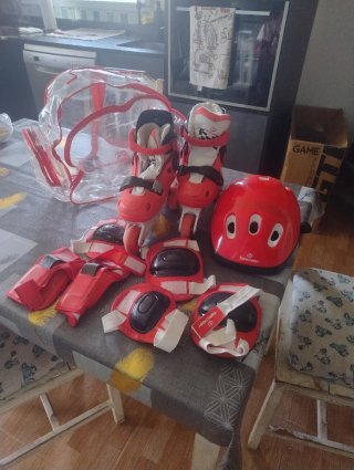 Patines Talla 29-32 + Casco y Protecciones