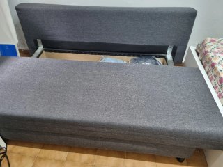 Divano-letto grigio in tessuto