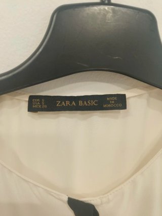 Camisa fluida Zara beige y negra Talla S