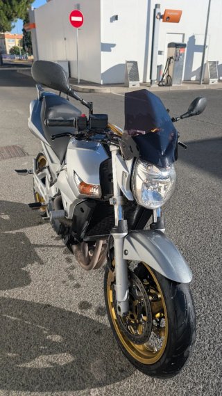 Suzuki GSR 600 Naked Gris/Dorado