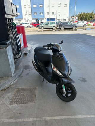 Piaggio Zip 2T Scooter Negra