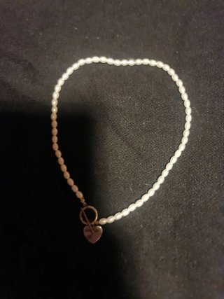 Gargantilla perlas y corazón dorado