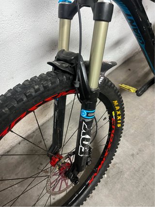 Bicicletta Giant Full Suspension Nera