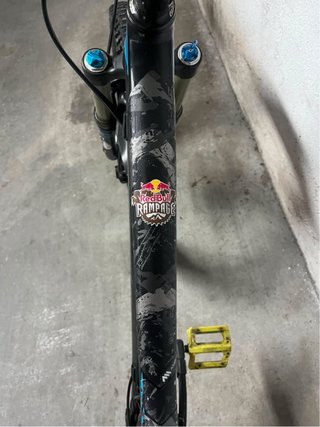 Bicicletta Giant Full Suspension Nera