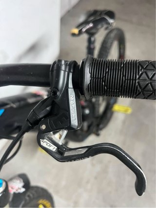 Bicicletta Giant Full Suspension Nera