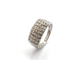 alianza oro 18k con piedra con diamante