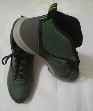 Zapatillas/Botas de montaña verdes y negras