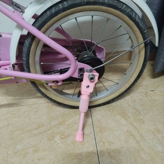 Bici B'Twin 16 Rosa + Portamuñecas + Ruedines