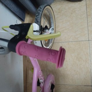 Bici B'Twin 16 Rosa + Portamuñecas + Ruedines