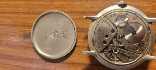 Reloj Omega Negro y Plateado