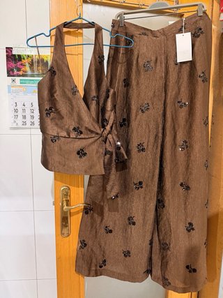 Conjunto pantalón y blusa marrón