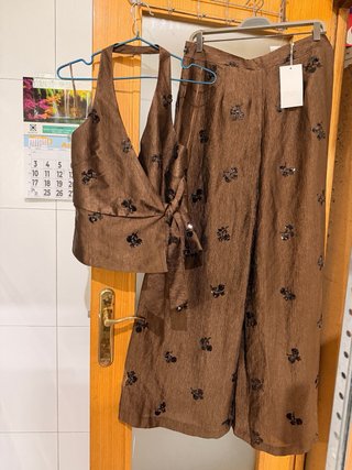 Conjunto pantalón y blusa marrón