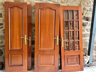 Puertas de madera con diseño clásico
