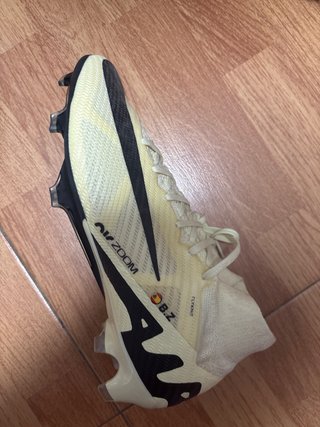 Bota de Bryan Zaragoza firmada