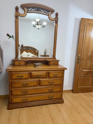 Armario de madera,estructura cama, comoda,mesillas