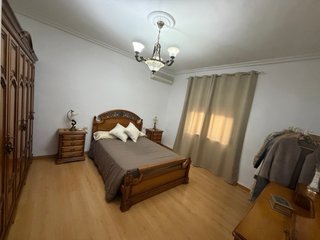 Armario de madera,estructura cama, comoda,mesillas