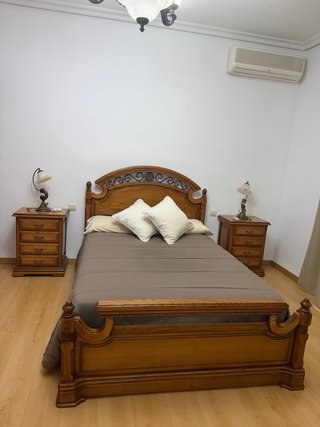 Armario de madera,estructura cama, comoda,mesillas