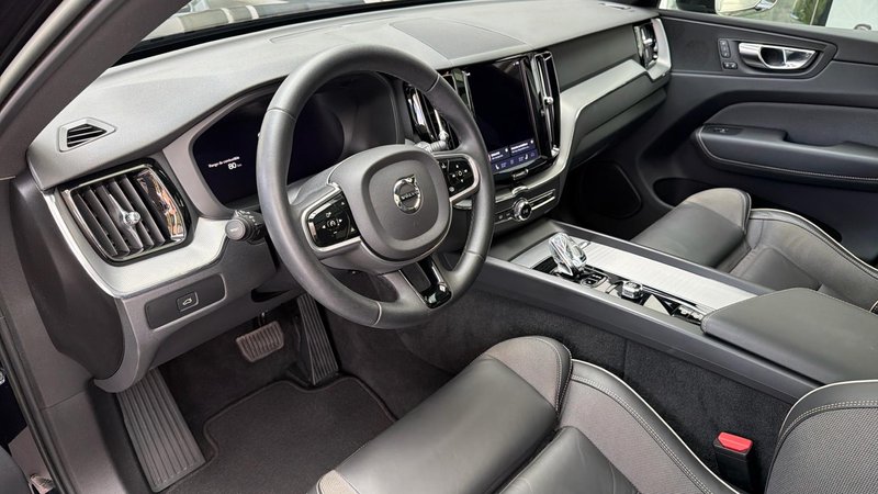Volvo XC60 2023, foto 5