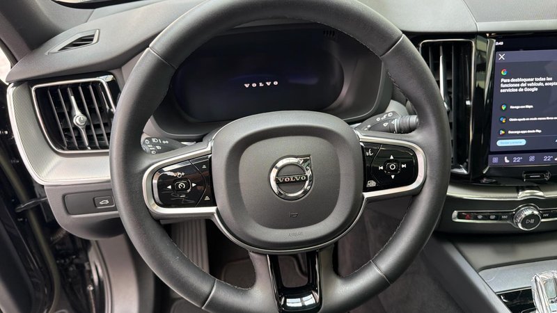 Volvo XC60 2023, foto 11