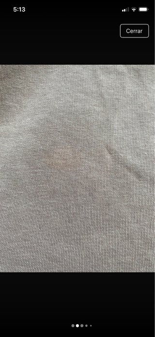 Sudadera beige con estampado.