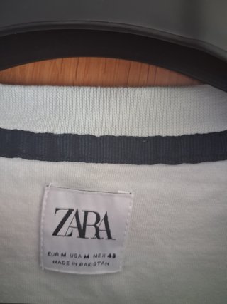 Camiseta Zara azul claro con parches náuticos