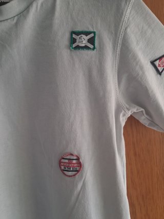 Camiseta Zara azul claro con parches náuticos