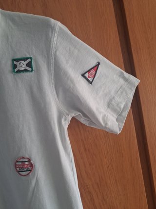 Camiseta Zara azul claro con parches náuticos