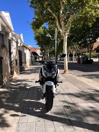 Kawasaki Z800 Blanca 16.000 km