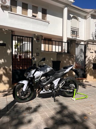 Kawasaki Z800 Blanca 16.000 km